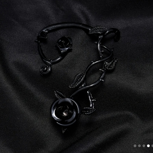 Elvish/Boho/Gothic/Vampiric/Fairy Rose Flower Design Ear Wrap - Picture 2 of 4